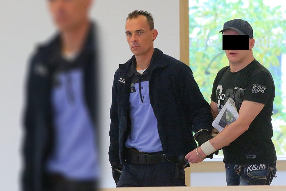 Schlosser Sven S. (46) weinte im Gericht immer wieder, weil er derzeit im Knast seine Kinder nicht sehen kann.