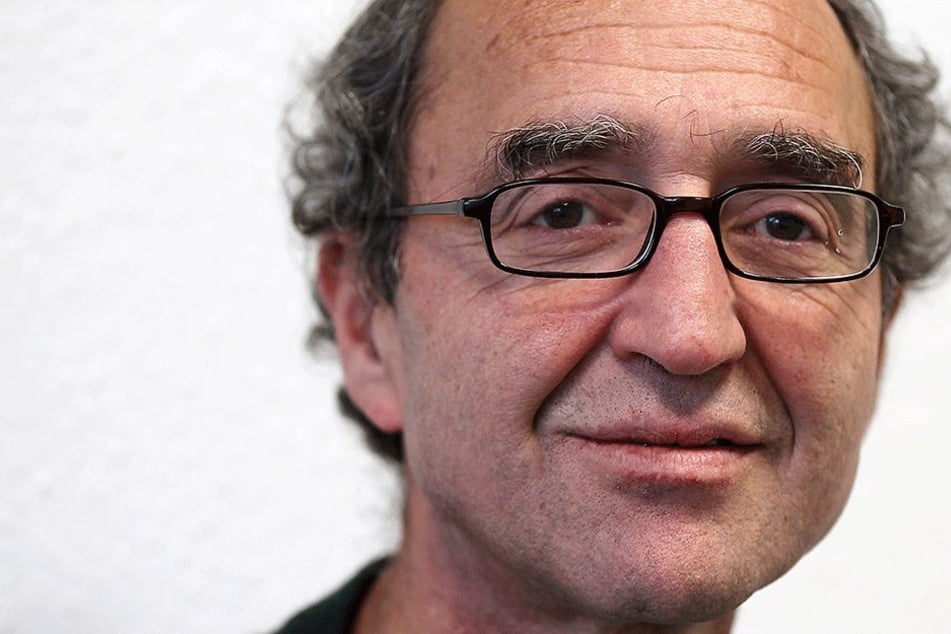 Der Kölner Schriftsteller Dogan Akhanli (60) hat nicht den Hauch einer Ahnung, was ihm vorgeworfen wird. Madrid darf er derzeit nicht verlassen.