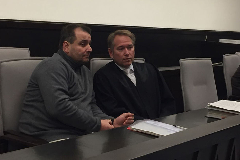 Wilfried W. mit seinem Anwalt Carsten Ernst.