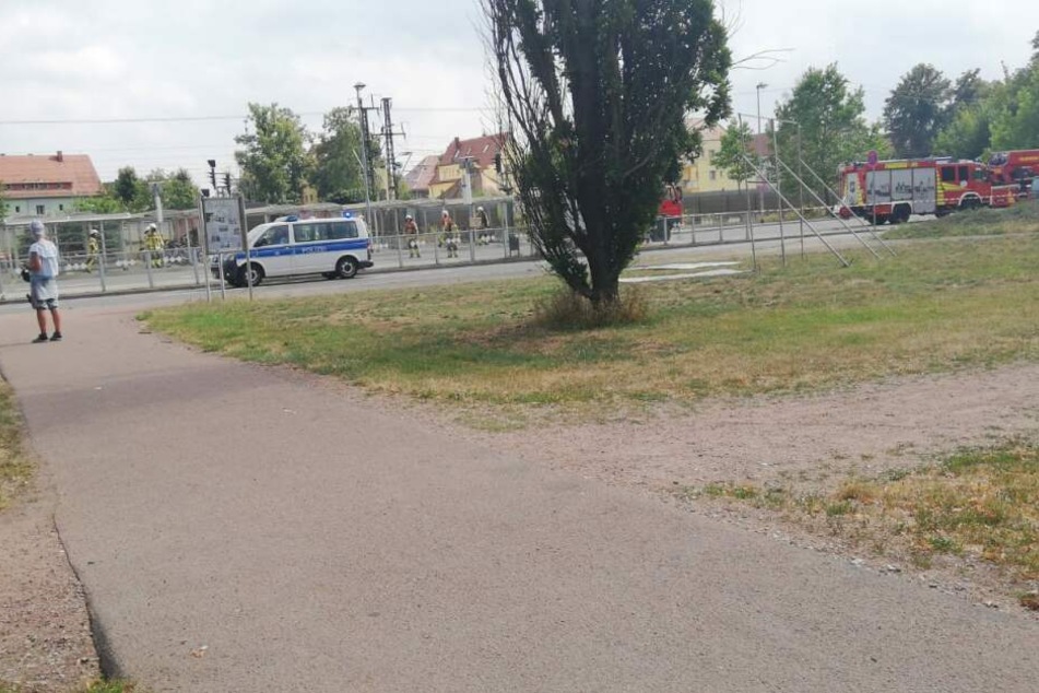 Der Bahnhof Wurzen sowie die Zugstrecke Leipzig-Dresden ist derzeit vollgesperrt.