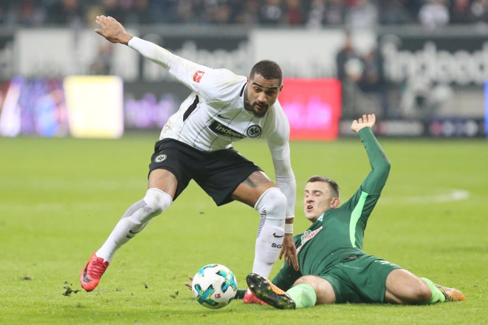 Kevin-Prince Boateng behauptet sich in einer umkämpften Partie gegen Maximilian Eggestein.