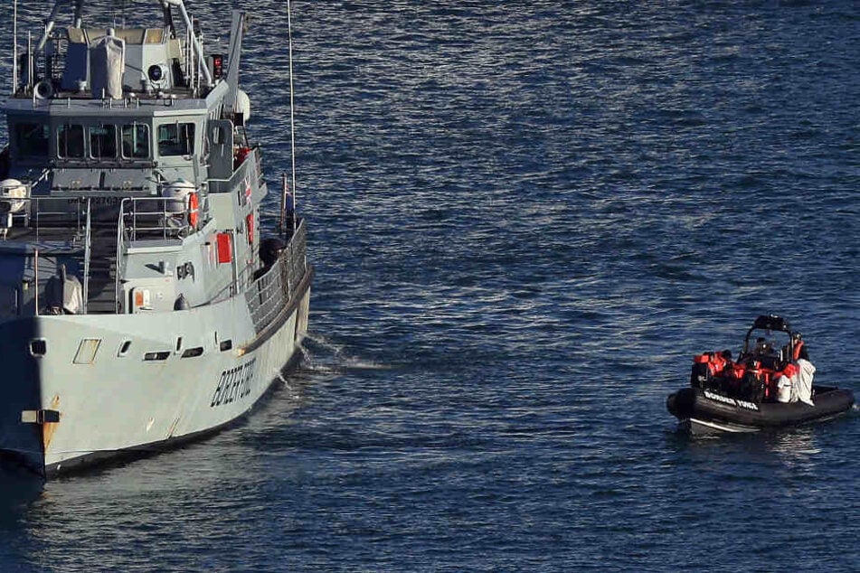 Die Zahl der Überfahrten von Migranten von Frankreich nach England hat erheblich zugenommen. (Symbolbild)