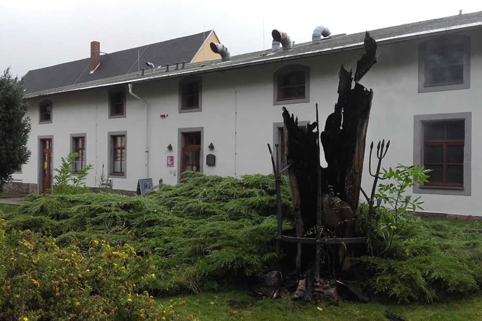 Die Skulptur steht seit 1994 vor dem "Theater Variabel".