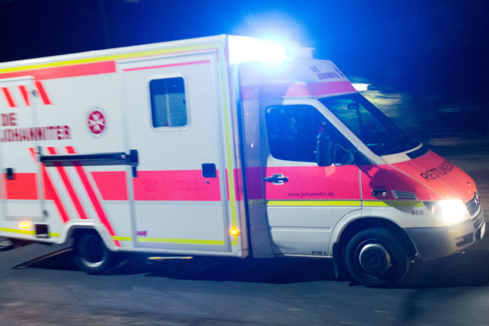 Die Frau starb noch an der Unfallstelle, der Rettungsdienst konnte nichts mehr für sie machen (Symbolfoto).