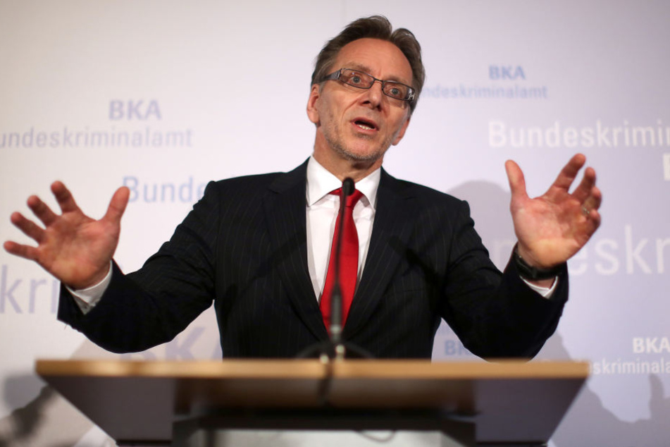 Der Präsident des Bundeskriminalamtes, Holger Münch bestätigt: Die Polizei war dem Bombenleger schon früh auf der Spur.