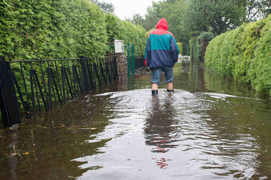 Überflutete Wege, aber keine größeren Unglücke, so lautet die Bilanz in Nordhessen (Symbolbild).