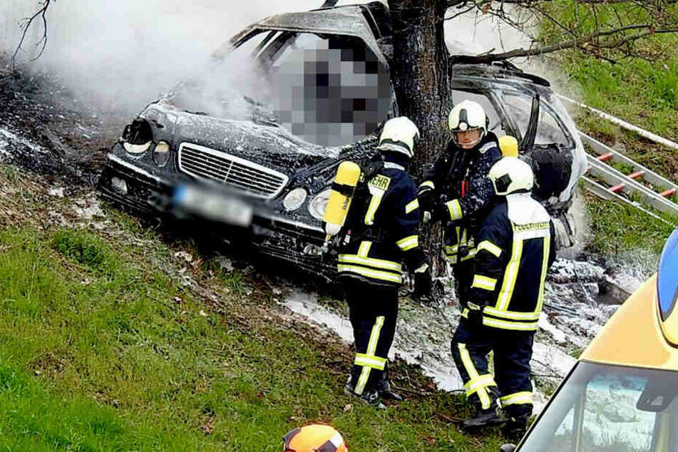 Der Mann verbrannte in seinem Auto-Wrack.