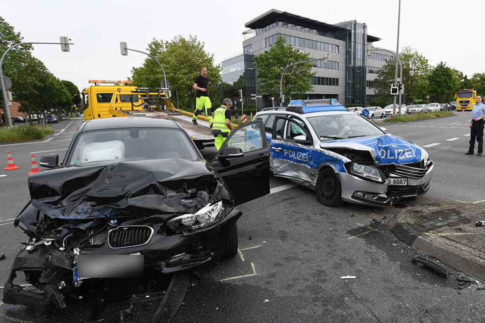 Leasing Auto vorzeitig tauschen Leasing Auto vorzeitig tauschen: So geht’s kostengünstig. Bei einem Leasingvertrag kann es immer einmal dazu kommen, dass man bereits vor dem Ende der eigentlichen Laufzeit auf ein anderes Fahrzeug wechseln möchte.