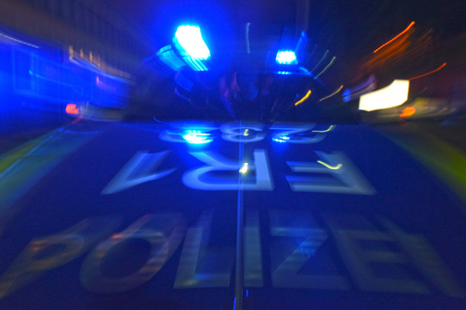 Beim Überqueren der Autobahn 2 wurde ein Mann überfahren.