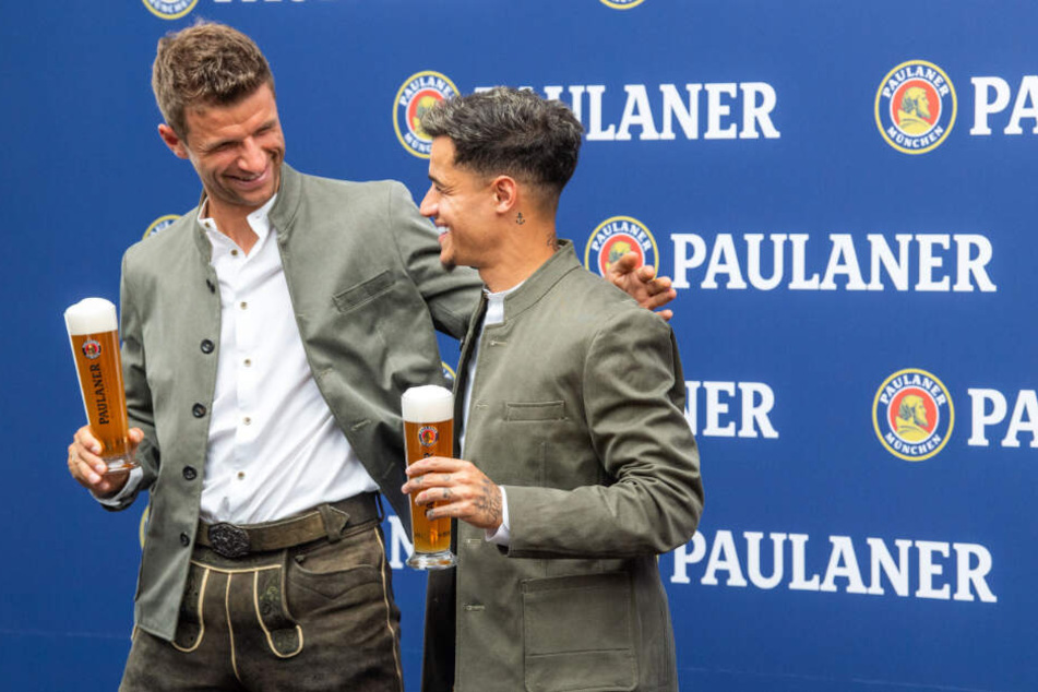 Thomas Müller (l) und Philippe Coutinho vom FC Bayern München.