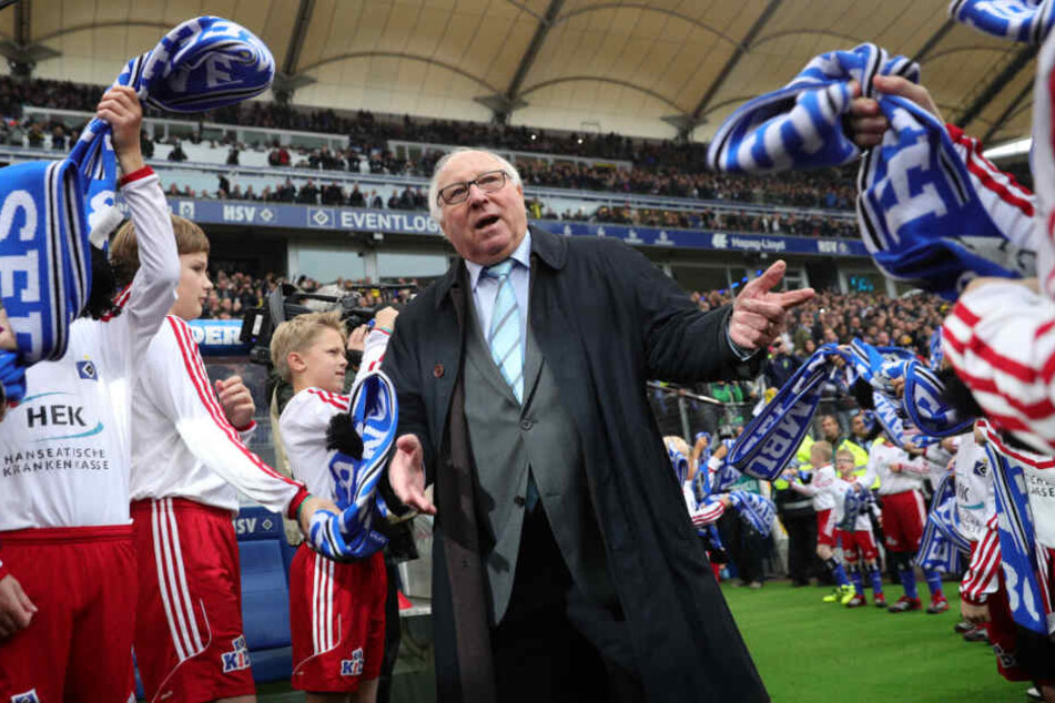 Zu seinem 80. Geburtstag standen Einlaufkinder Uwe Seeler Spalier.