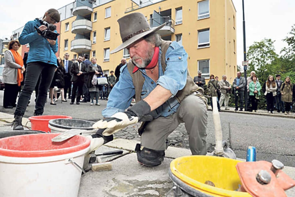 Den ersten Stolperstein verlegte der Kölner Künstler Gunter Demnig (68) in
der Hohen Straße.