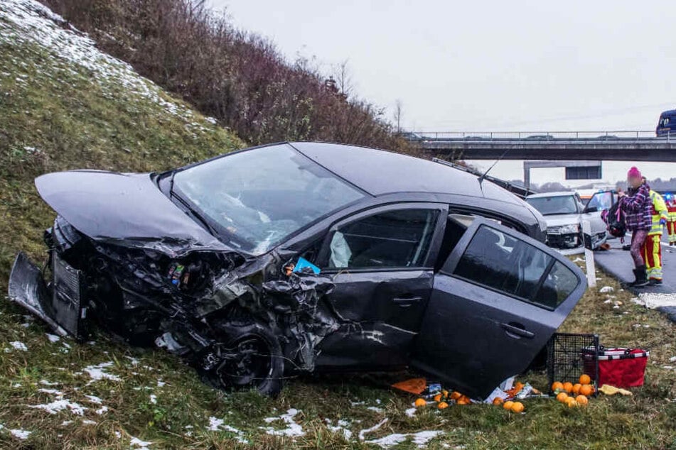 Insgesamt fünf Fahrzeuge waren bei dem Crash beteiligt.