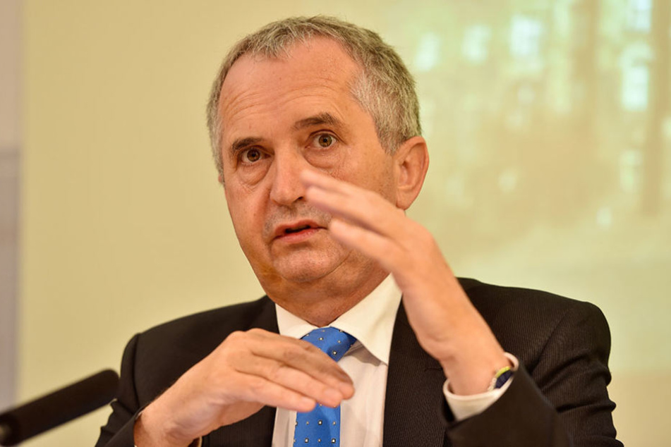 Verlängerte die Bewerbungsfrist für „Unser
Dorf hat Zukunft“ : Thomas Schmidt (56,
CDU).