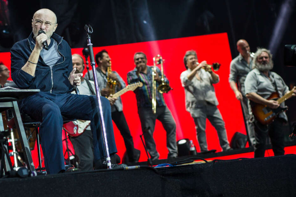 Phil Collins auf der Bühne in der Mercedes-Benz Arena in Stuttgart.