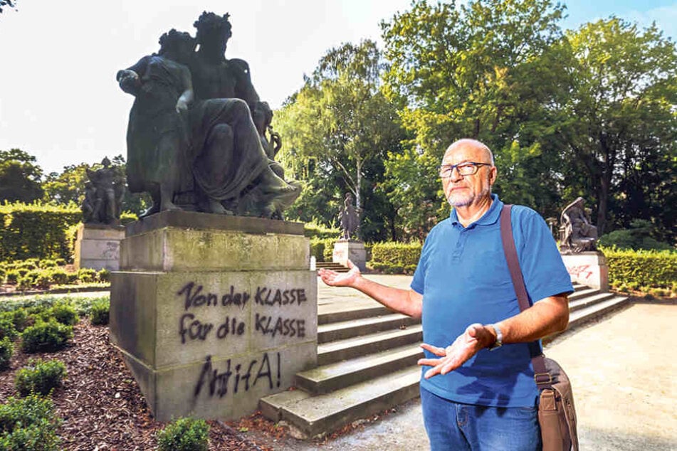 Trauerspiel Schillingsche Figuren: Gästeführer Udo Mayer (67) ist von der
Stadtverwaltung enttäuscht.