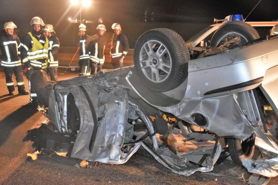Das Wrack des Autos, in dem die 29-Jährige Fahrerin verstarb.