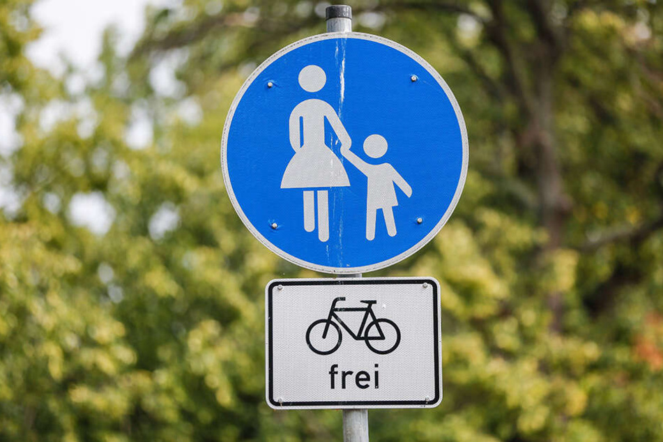 Hier dürfen Sie rollen: Das Schild "Fahrrad frei" gilt auch für die neuen E-Scooter.