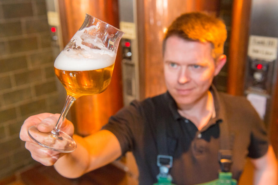 Braumeister Willi Wallstab (29) erfand das Riesling-Bier