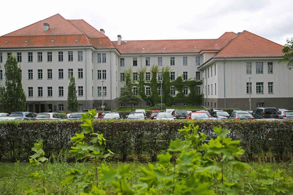 Sachsens Verwaltungsgerichte - wie hier in Dresden - stöhnen unter der
Aktenflut.