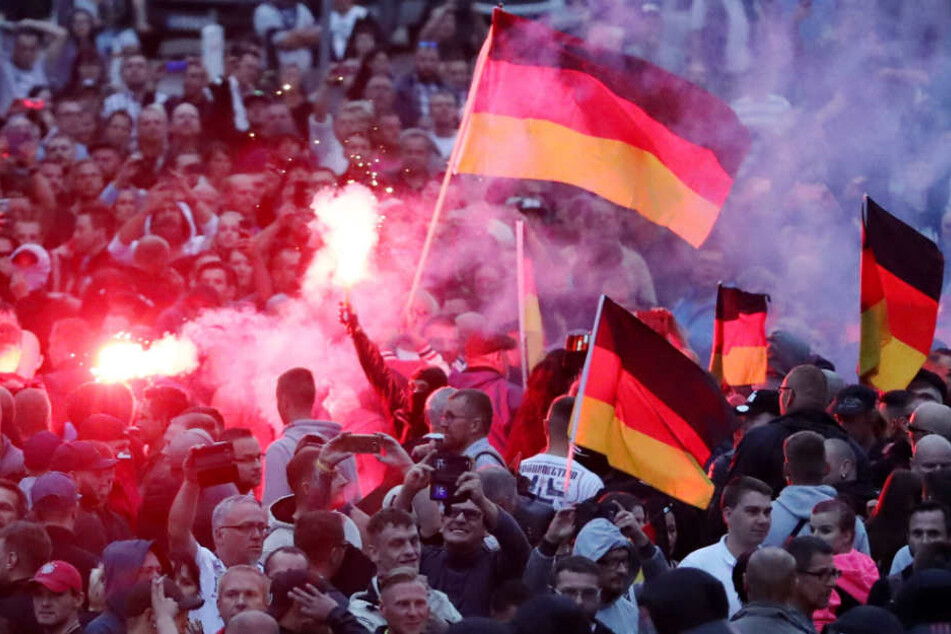 Chemnitz vergangene Woche: Demonstranten machen ihrem Ärger Luft.