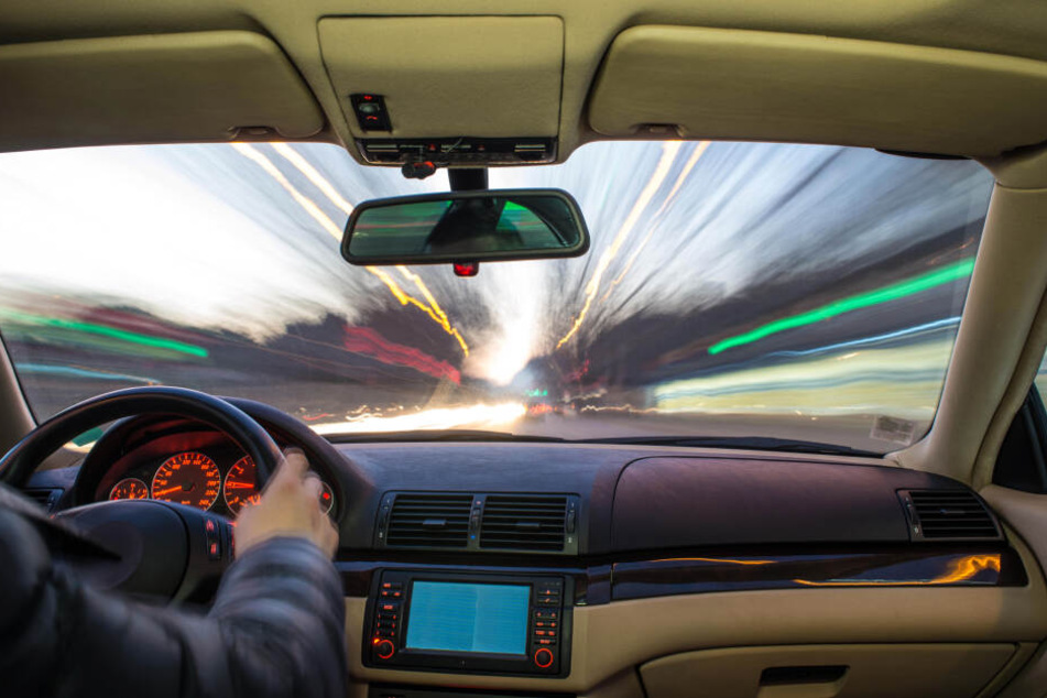 Der 25-Jährige fuhr, als wäre er allein auf den Straßen. (Symbolbild)