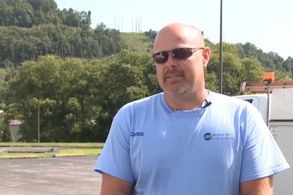 Chris Prater fühlte einen Fremdkörper in seinem Auge und dachte, es sei ein Holzspan. Doch der "Span" entpuppte sich als Zecke.