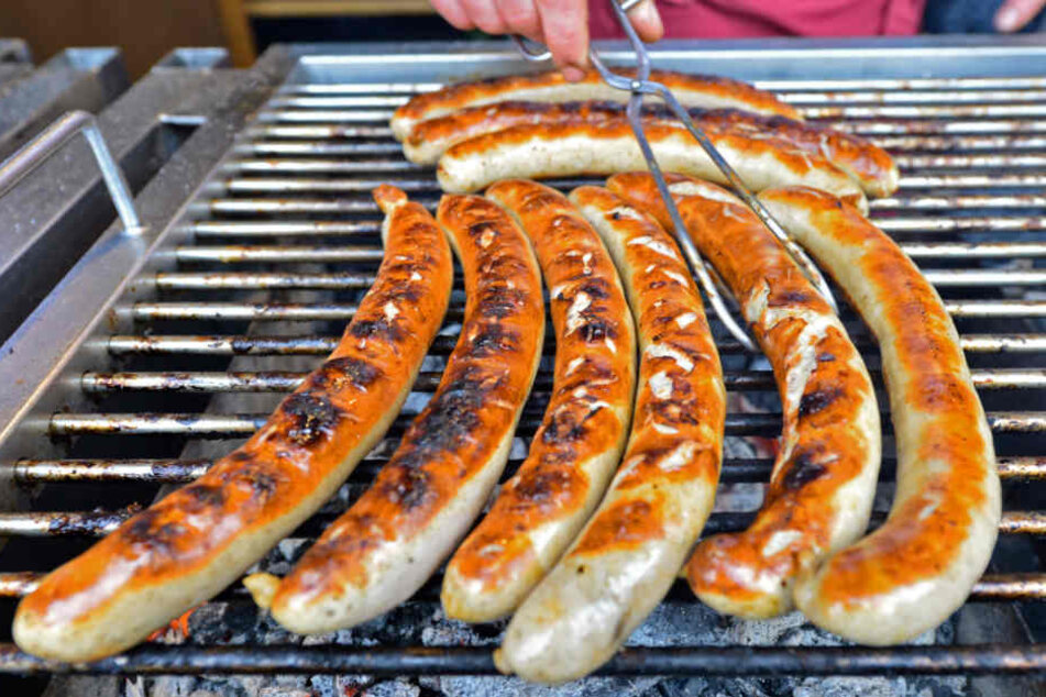 Der Klassiker auf Weihnachtsmärkten darf nicht fehlen: die Bratwurst