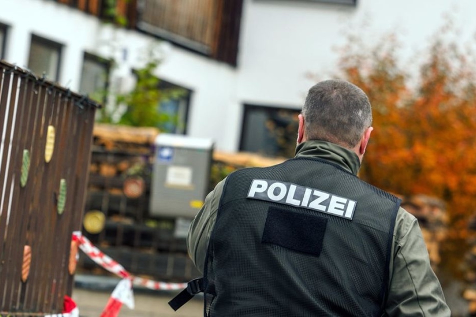 In einer Essener Wohnung fand die Polizei die beiden Toten und den mutmaßlichen Täter. (Symbolbild)