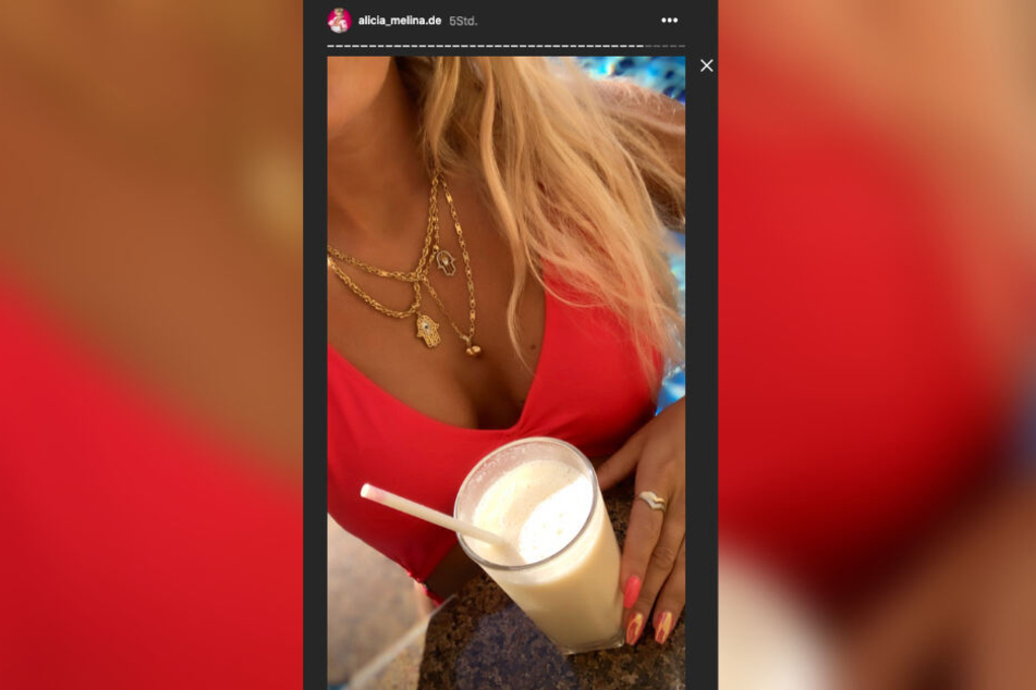 Alicia Melina lässt in ihrer Instagram-Story tief in ihr Dekolleté blicken.