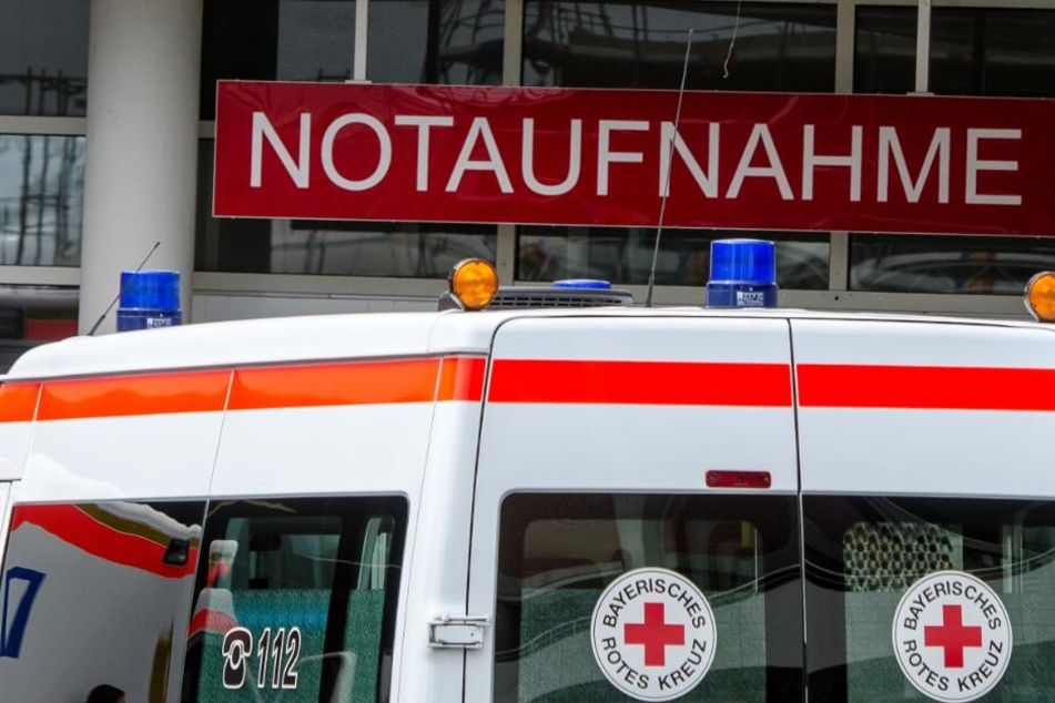 Alle Unfallbeteiligte wurden nach dem Unfall in mehrere Krankenhäuser gebracht. (Symbolbild)