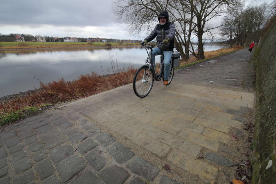 Zwei Musterflächen reichen nicht - die Stadt tüftelt weiter am optimalen Kopfsteinpflaster für den Körnerweg.
