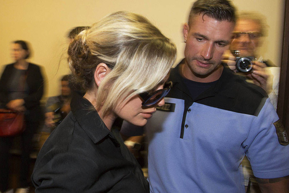 Das Model Gina Lisa Lohfink (30) vor knapp 6 Monaten auf dem Weg ins Gericht.