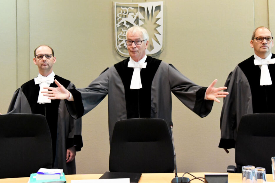 Felix Welti (von links nach rechts), Bernhard Flor und Christoph Brüning, Richter am Landesverfassungsgericht, bei der Verhandlung über den Rauswurf von Sayn-Wittgenstein. (Archivbild)