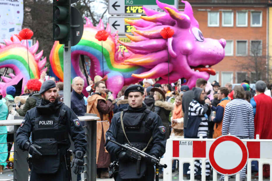 Man werde das Sicherheitskonzept gegebenenfalls anpassen, sagte ein Stadt-Sprecher in Düsseldorf.