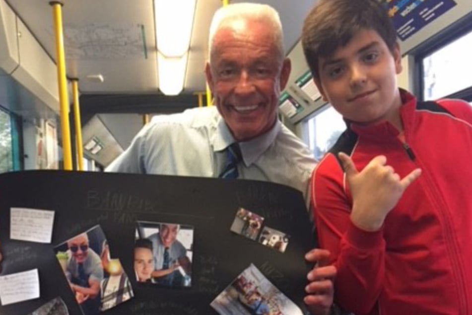 Der "Bahnbabo" mit einem seiner größten Fans: Dem 13-jährigen Omar.