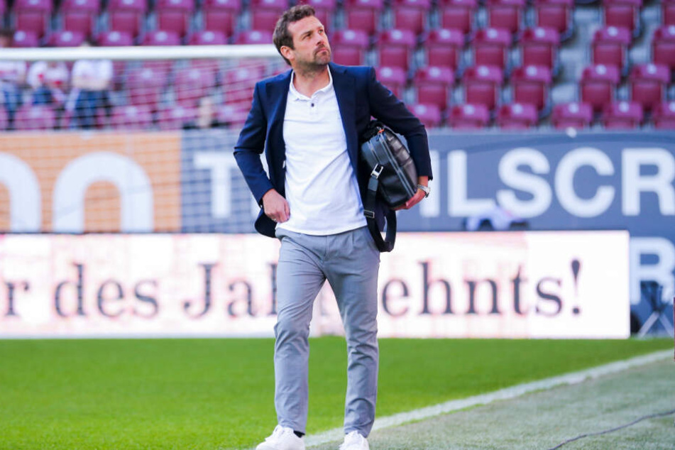 Nach der 0:6-Klatsche beim FC Augsburg: Markus Weinzierl dürfte in diesem Moment schon geahnt haben, dass es seine letzte Partie als VfB-Trainer war.