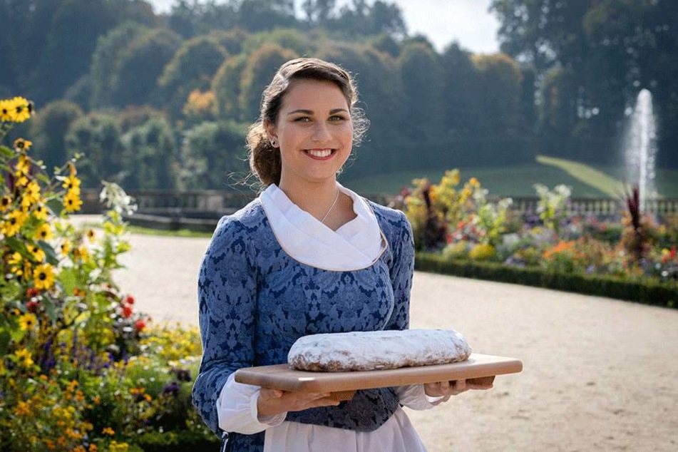 Hanna Haubold (20) ist das 23. Dresdner Stollenmädchen. Sie wird das Traditionsgebäckein Jahr lang repräsentieren (F.li.). Lausitzer Leinöl wird abgefüllt in schmucken Ton- oder einfachen Glasflaschen.