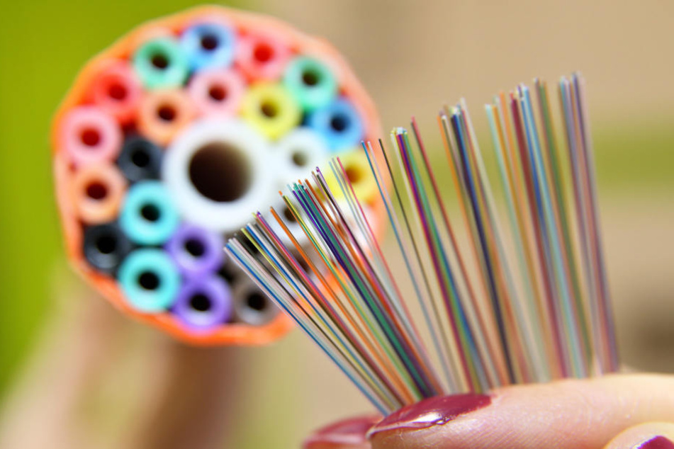Bis 2025 soll das Glasfasernetz in Deutschland ausgebaut werden (Symbolbild).