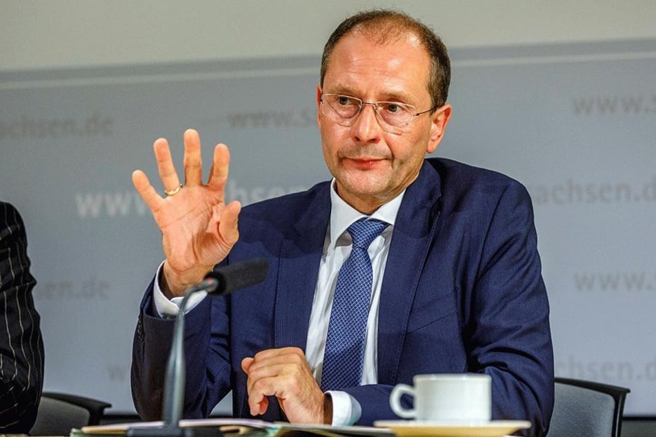Markus Ulbig (53, CDU)