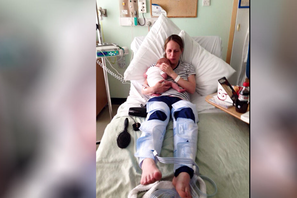 Angharad Pulford kurz nach der Geburt ihrer zweiten Tochter. 14 Tage später erleidet sie einen Schlaganfall.