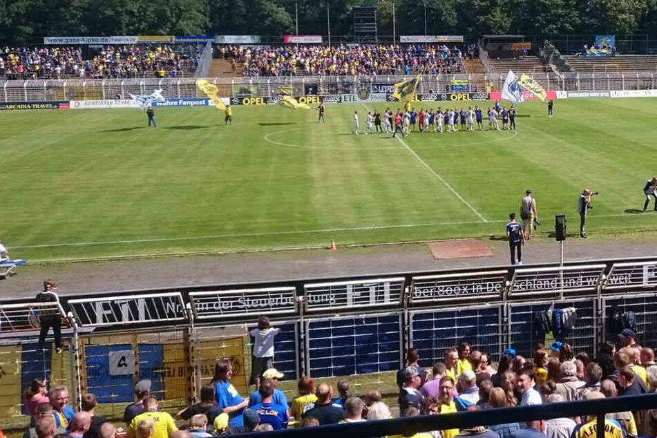 Rund 3000 Zuschauer fanden den Weg ins Bruno-Plache-Stadion. Bereut haben, dürften es die Wenigsten.