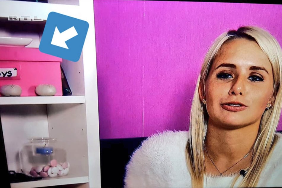 Versteckt Carina Spack (22) hier etwa ihre schlüpfrigen Geheimnisse?
