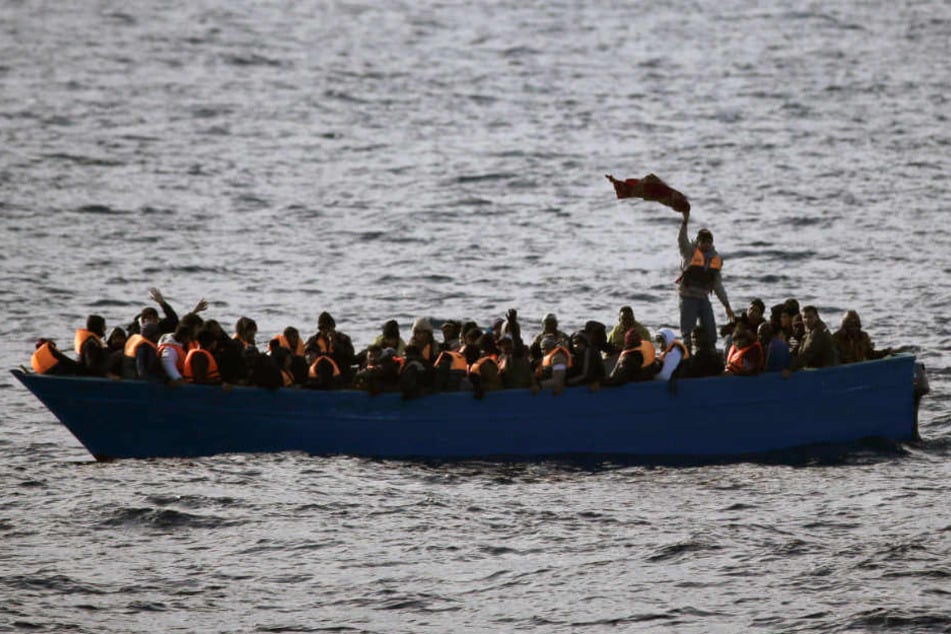 Viele Flüchtlinge kommen mit dem Boot nach Europa, um dann auf anderen Wegen in andere Länder zu gelangen.