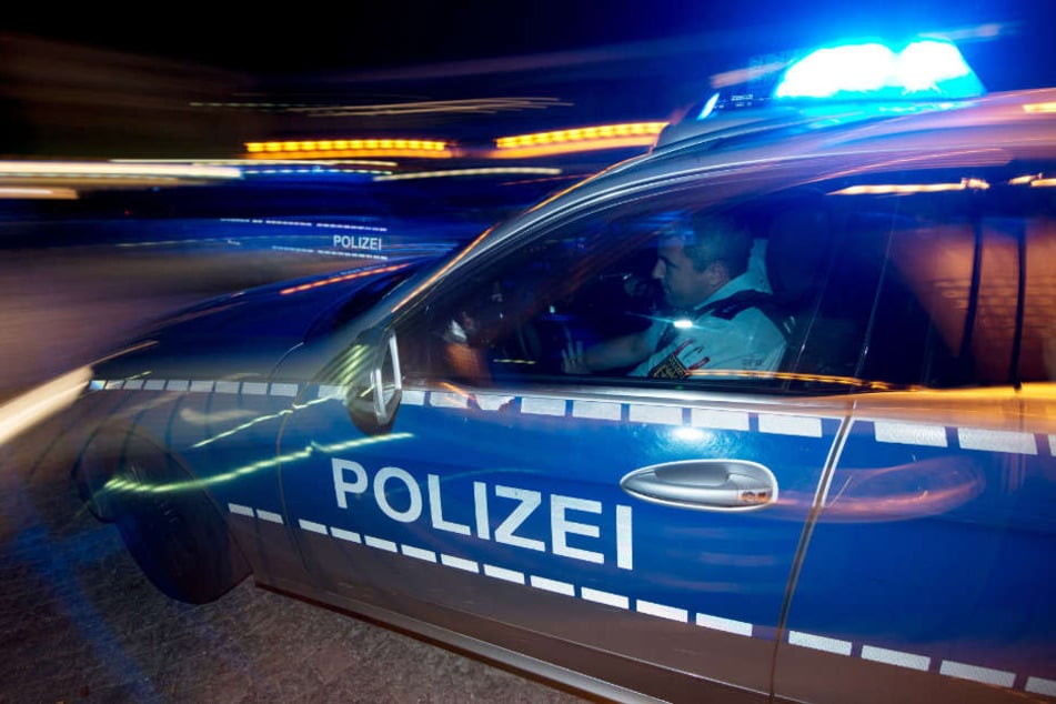 Die Polizisten versuchten zunächst vergeblich, die Mutter des Kindes zu finden. (Symbolbild)