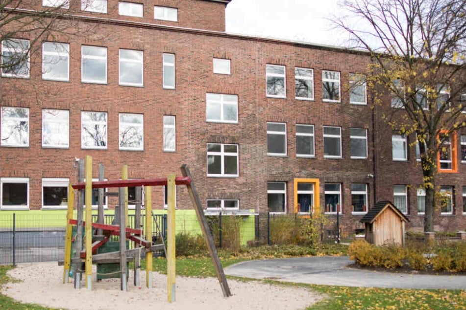Da in den Weihnachtsferien niemand vor Ort war, brachen die Täter in die Grundschule ein. (Symbolbild)