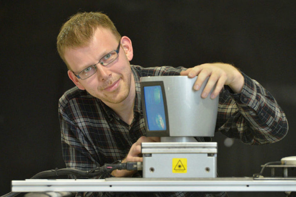 Ein Laserscanner auf dem Dach bringt dem Auto das selbständige Fahren bei, so Intenta-Teamleiter Stephan Weller (34).