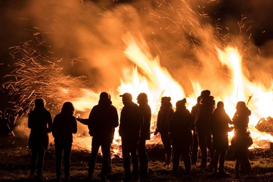 24 Osterfeuer können die Bielefelder zum Fest besuchen. (Symbolbild)