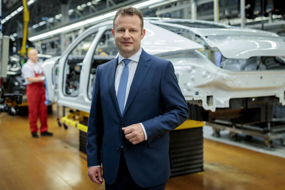 Leipzigs Porsche-Chef Gerd Rupp rüstet sich mit seinem Werk für die E-Auto-Zukunft.