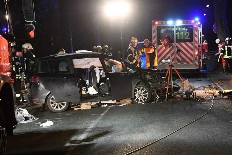 Bei dem Crash wurden die Frauen im Wagen eingeklemmt.